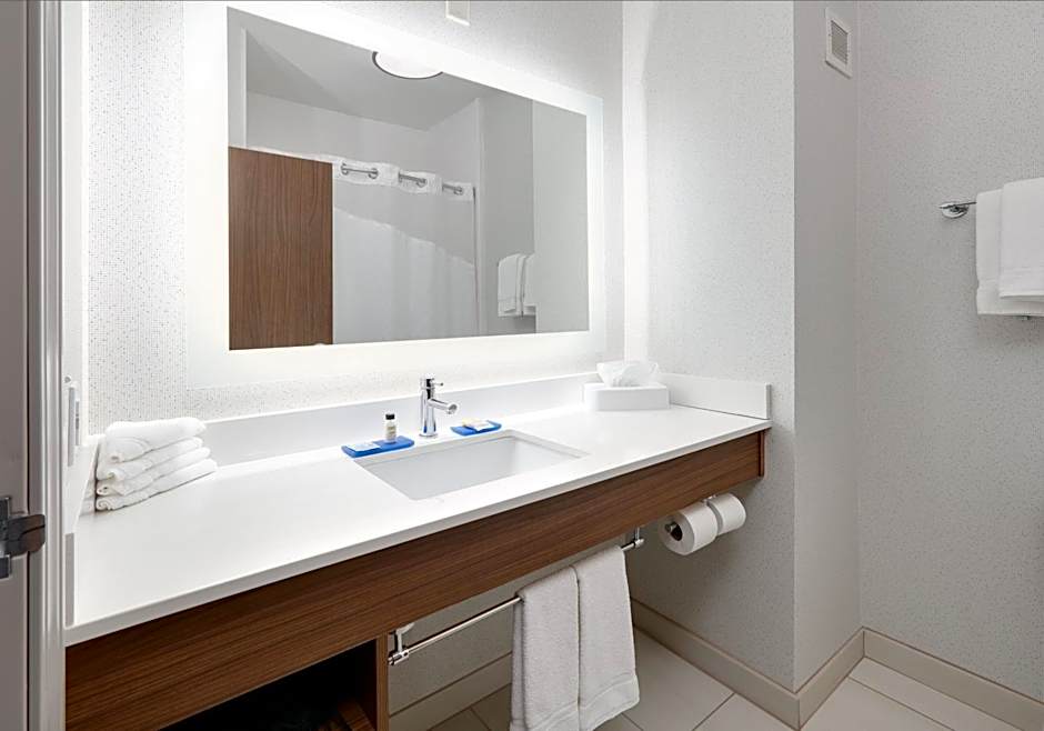 Holiday Inn Express & Suites Mitchell By IHG