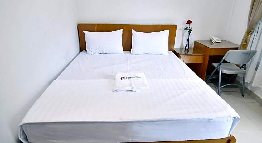 Rich Guesthouse