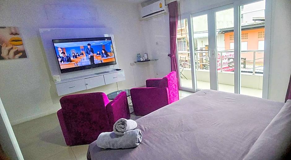 Titanic Residence-7 minute walk to the Beach