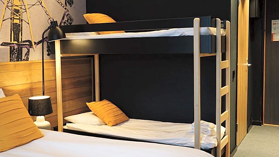 Photo 1 of 4 of 1 Queen Bed