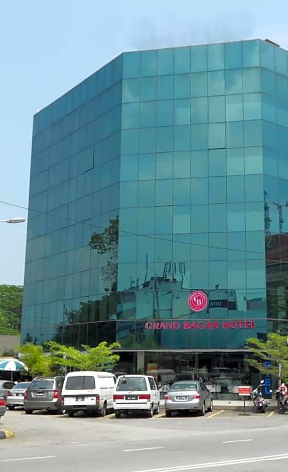 Grand Bagan Hotel