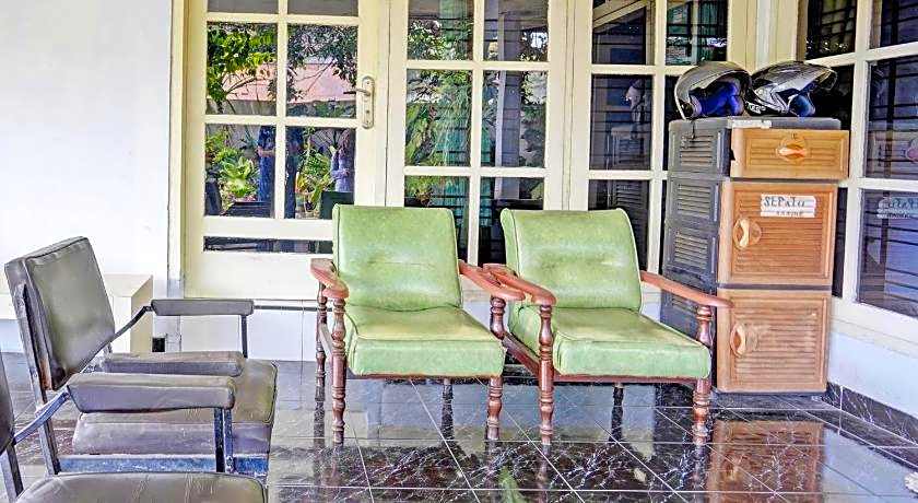 OYO Life 92937 Kost Putri Sarkara Syariah