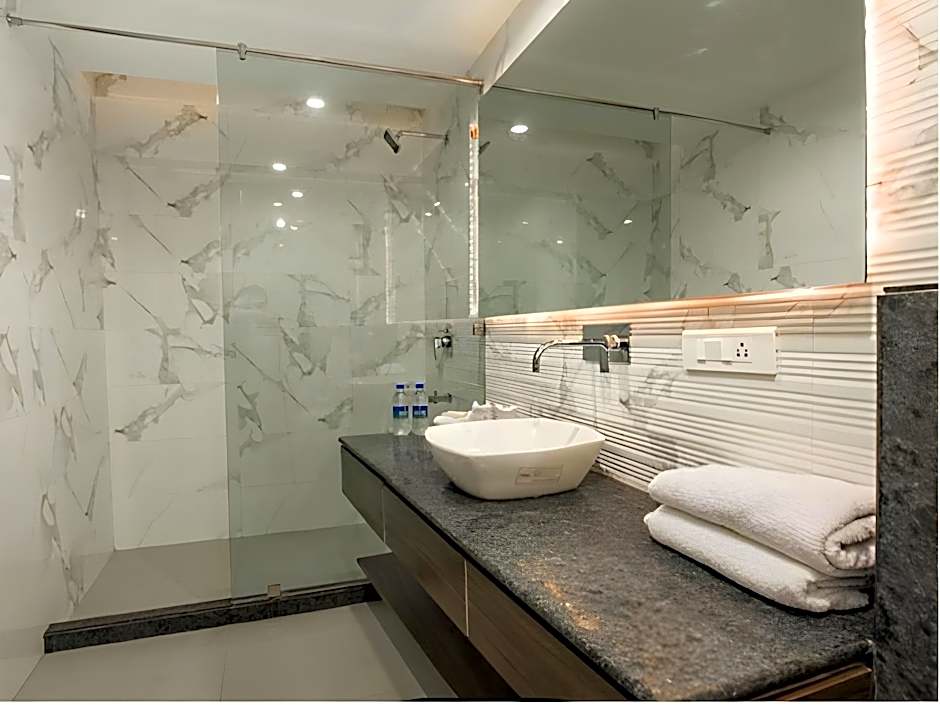 Hotel Narulas Aurrum