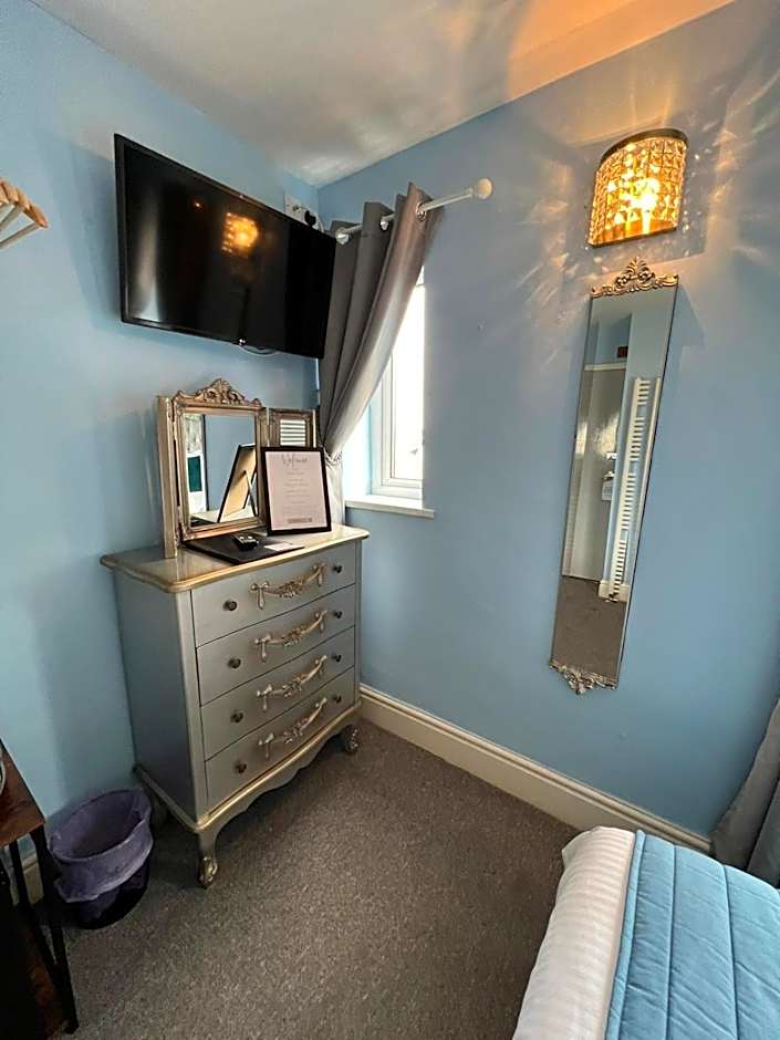 McGraths Hotel & Public Bar