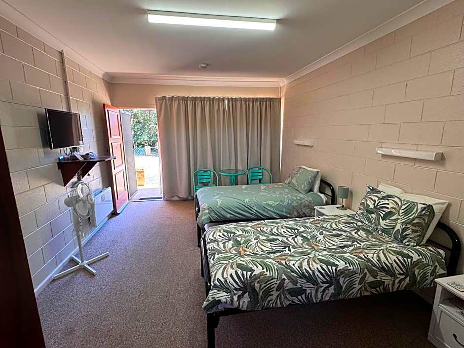 ALPINE COUNTRY MOTEL plus FREE COFFEE