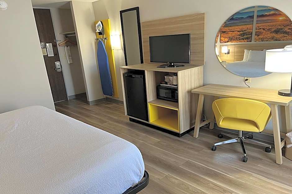 Days Inn by Wyndham Norman