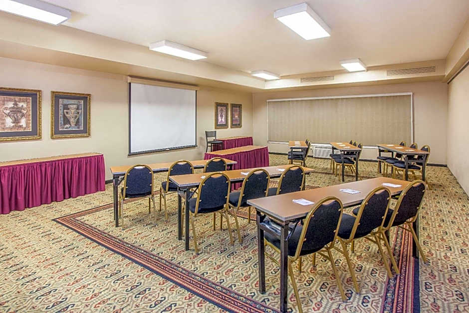 Hawthorn Extended Stay by Wyndham Bloomington