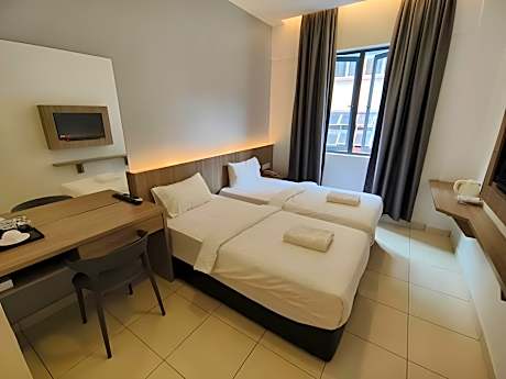 Superior Twin Room with Window