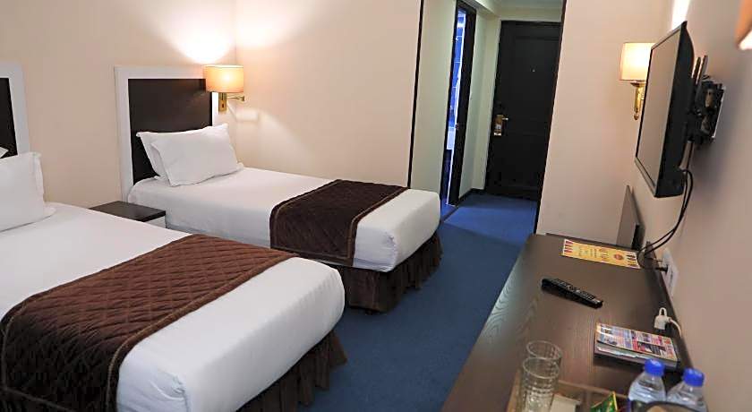 Le Grande Plaza Hotel