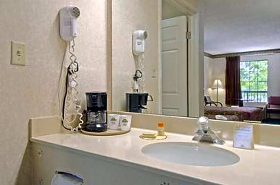Days Inn & Suites by Wyndham Fort Valley