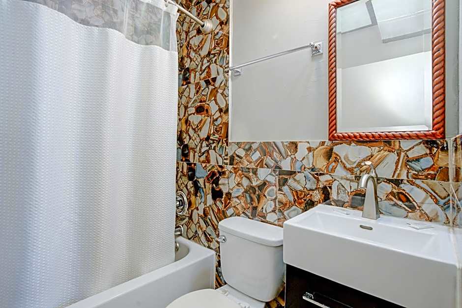 Hotel O Miami Inn & Suites Chicago Midway Airport