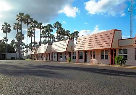 Victoria Palms Inn and Suites