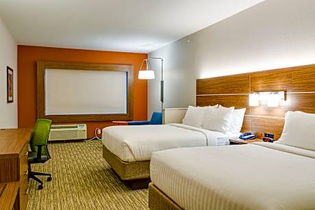 2 Queen Beds Comm Access