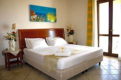 Triple Room with Pool View