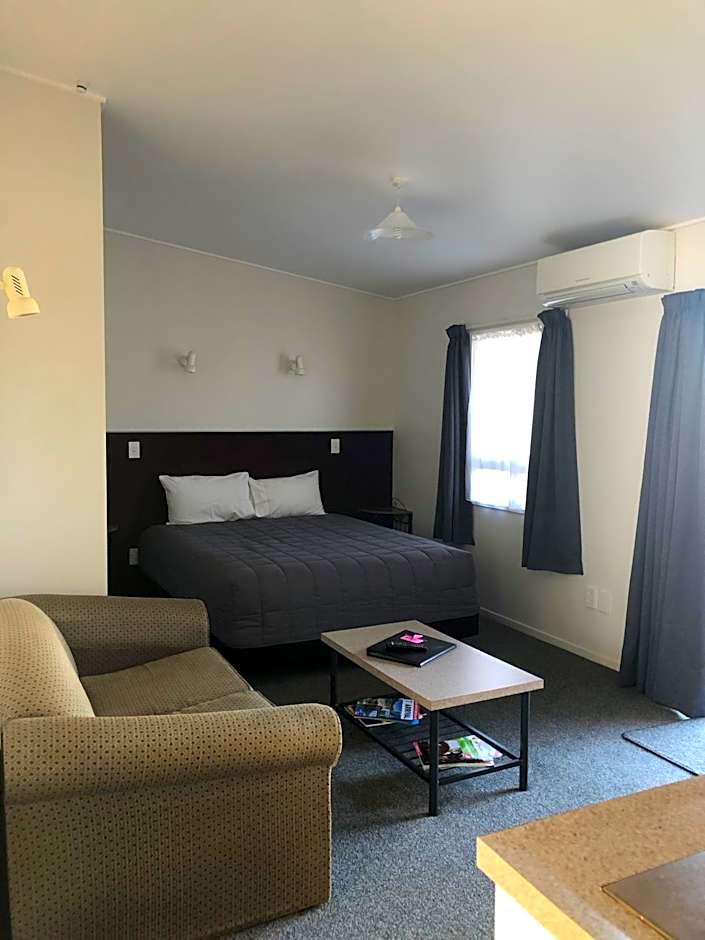 Thornton Lodge Motel