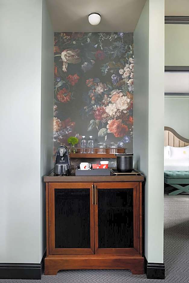 The Candler Hotel Atlanta, Curio Collection by Hilton
