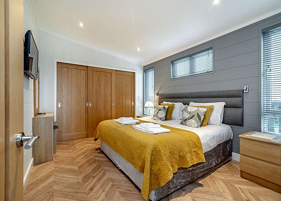 Midsomer Lodges