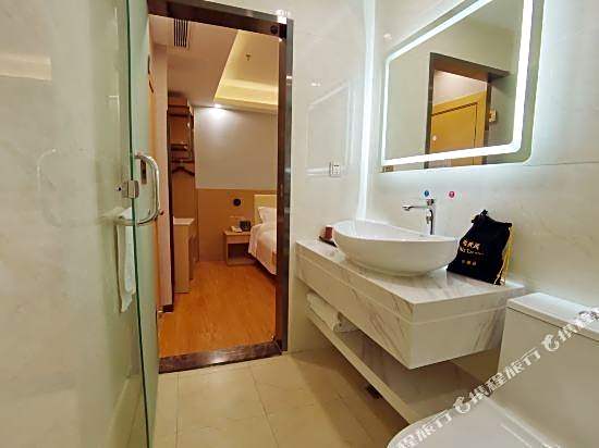 Guangzhou Longjin Hotel (Ximenkou Subway Station, Shangxiajiu Pedestrian Street)