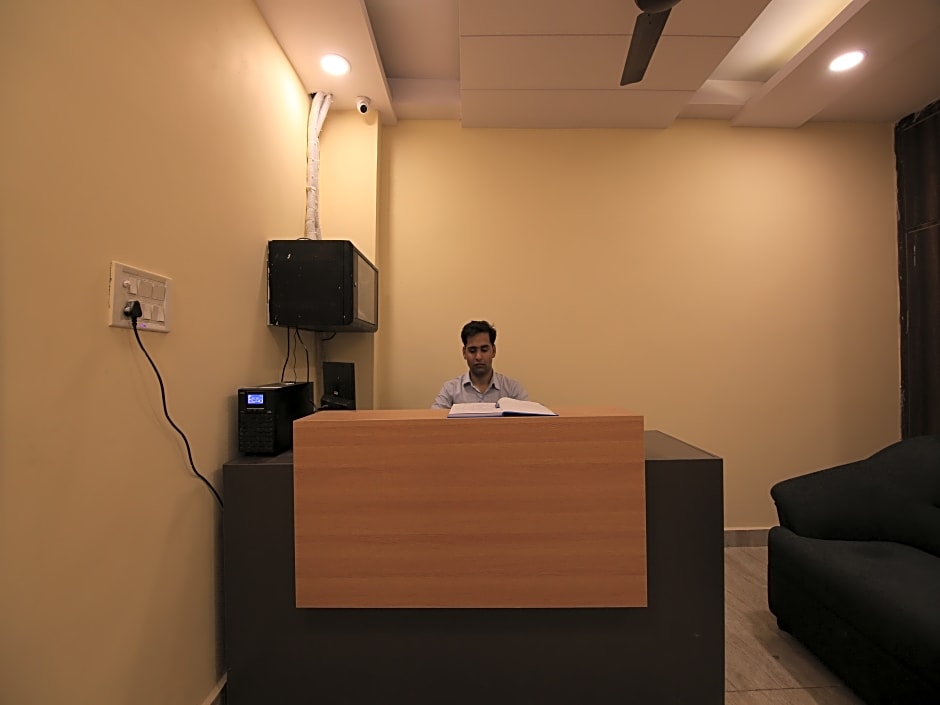 OYO Flagship 30350 New Residency Sector 17 Rohini