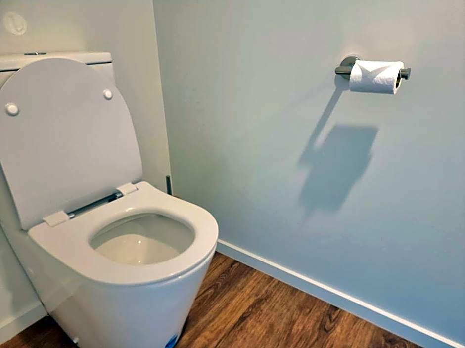 Addington townhouse with carpark 8mins walk to Hagley park south