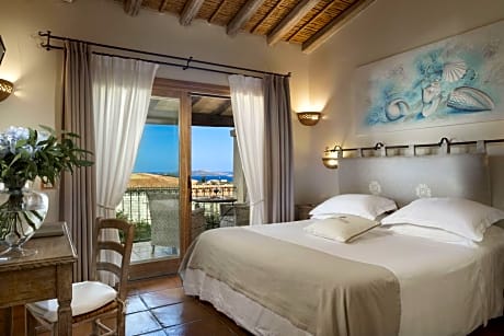 Deluxe Double or Twin Room with Partial Sea View