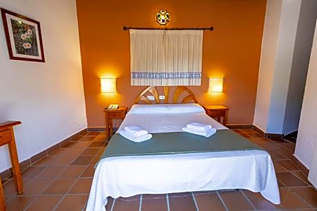 Double room with balcony and mountain view