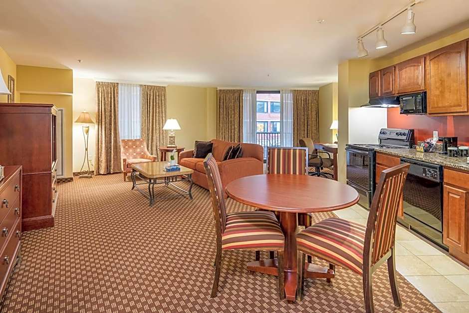 Clarion Collection Arlington Court Suites Hotel