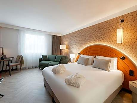 Junior King Suite with One Sofa Bed