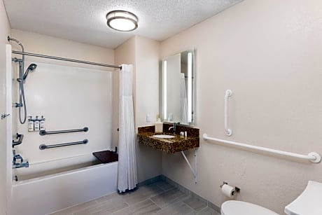 Queen Room - Mobility Access Tub/Non-Smoking