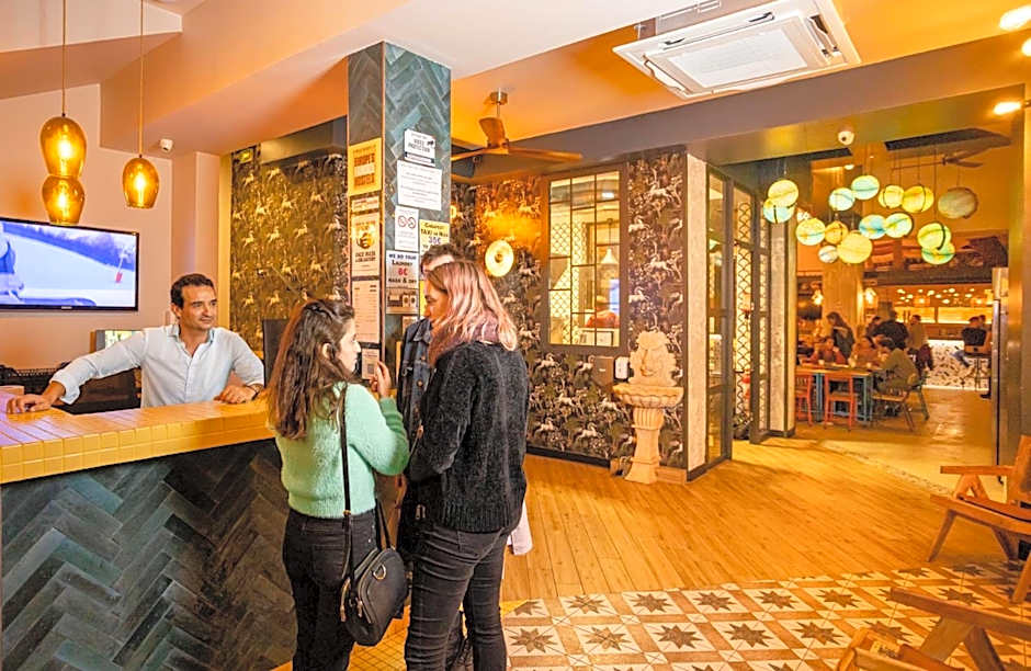 Villa Saint Exupery Beach Hostel