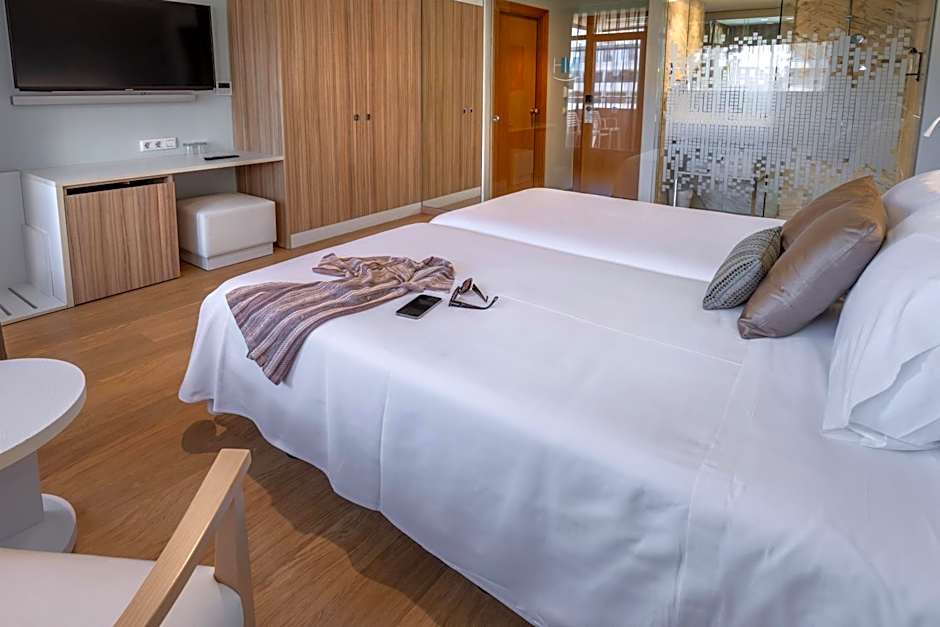 Monica Hotel