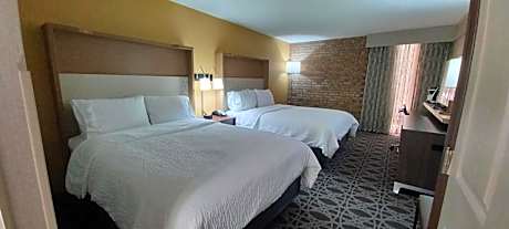Standard Queen Room with Two Queen Beds