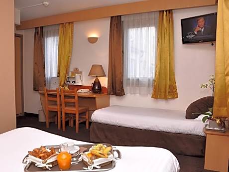 Triple - 1 Double Bed 1 Single Bed