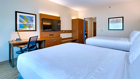 Deluxe Two Queen Beds