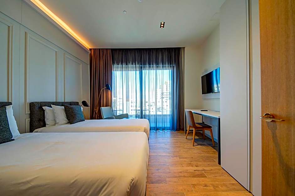 Land's End, Boutique Hotel