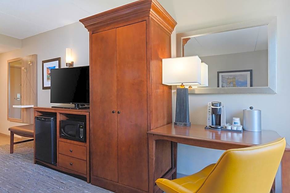 Holiday Inn Express & Suites Cincinnati Riverfront By IHG