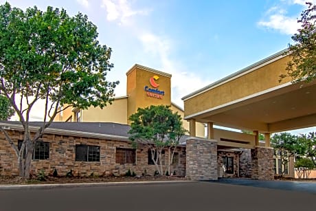 Comfort Suites NW Dallas Near Love Field