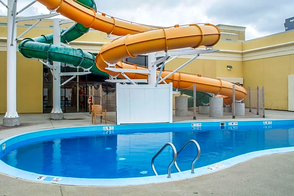 Quality Inn & Suites Palm Island Indoor Waterpark