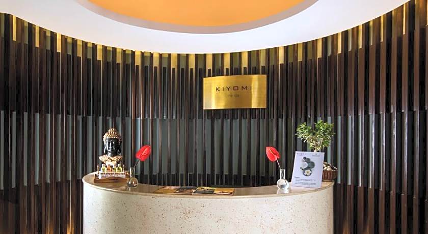 Sandal Suites Op. By Lemon Tree Hotels