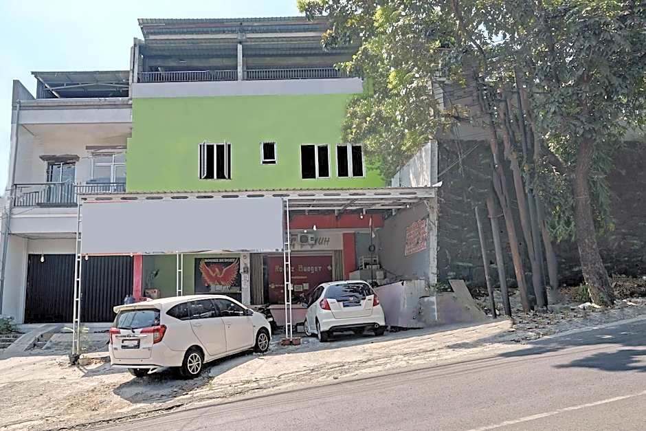 OYO Life 92877 Hotel Rainbow 7296