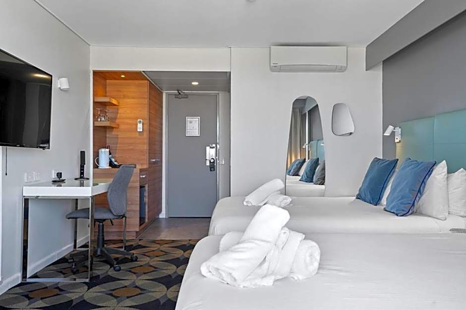 Rydges Gladstone Hotel