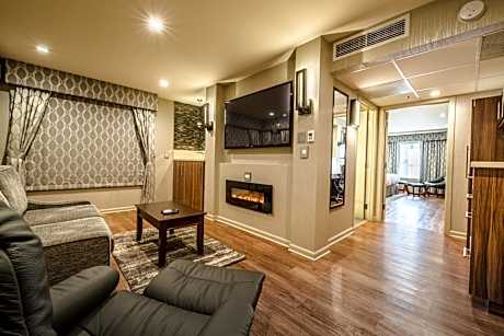 Deluxe Two-Bedroom Suite