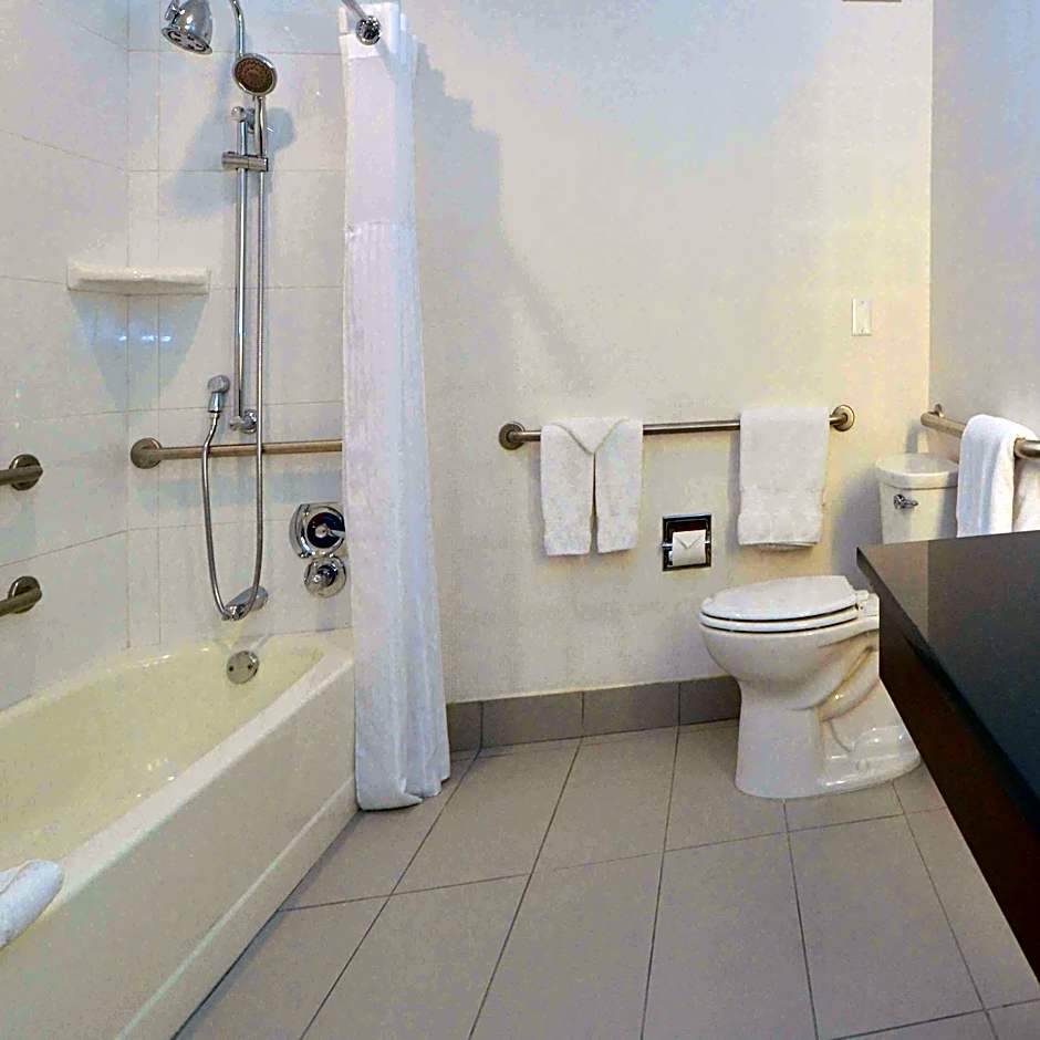 DoubleTree By Hilton Newark - Fremont