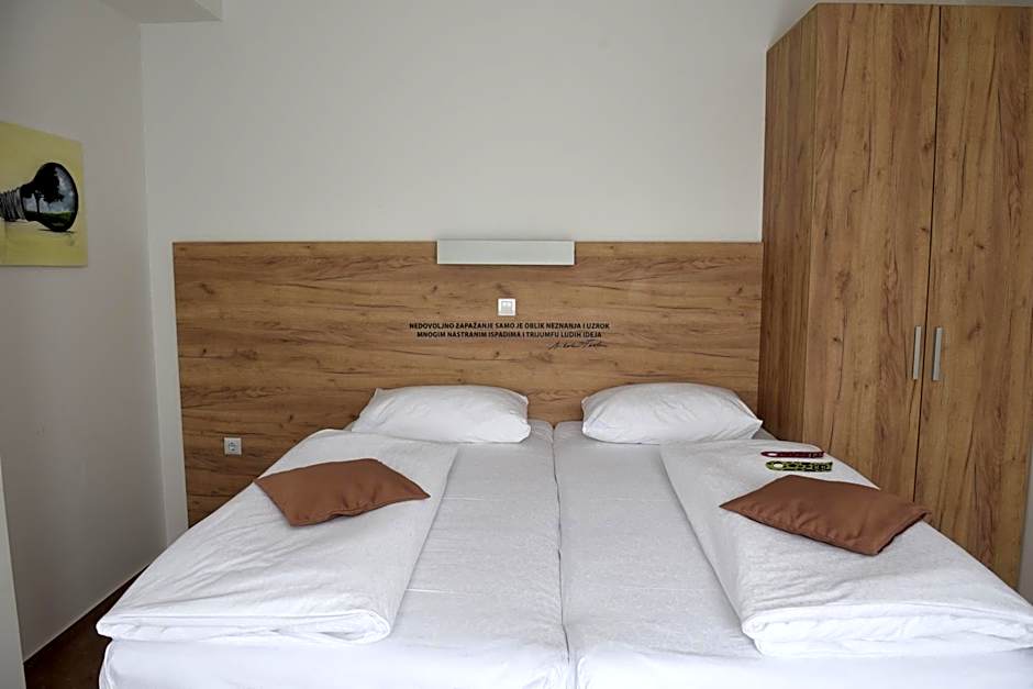 Hotel Argument
