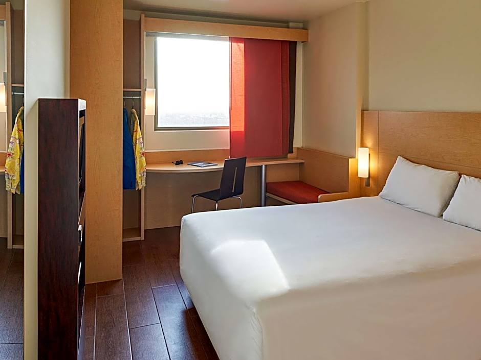 Ibis Cancun Centro Hotel