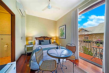 Batavia Queen Room with Balcony