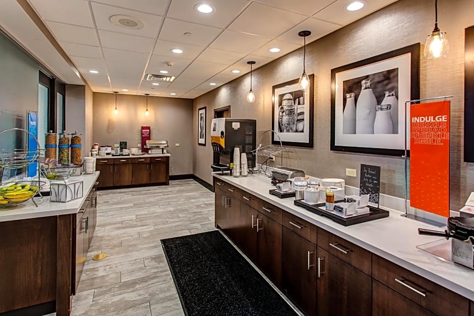 Hampton Inn & Suites-Wichita/Airport, KS