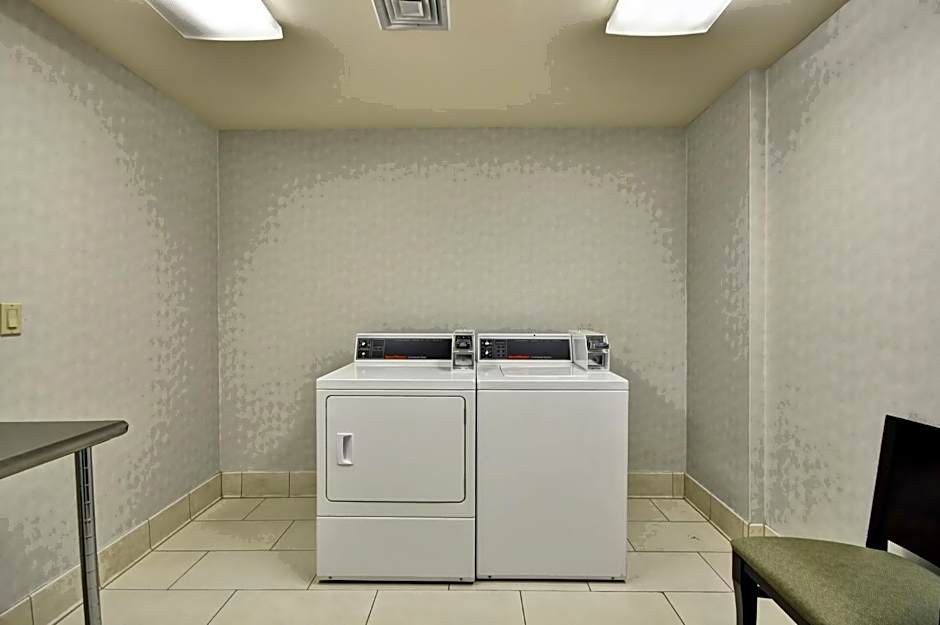 Holiday Inn Express Romulus / Detroit Airport By IHG