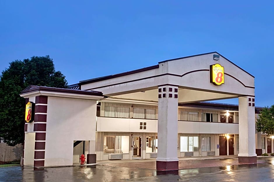 Super 8 by Wyndham Oklahoma/Frontier City
