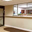 Super 8 by Wyndham St Charles